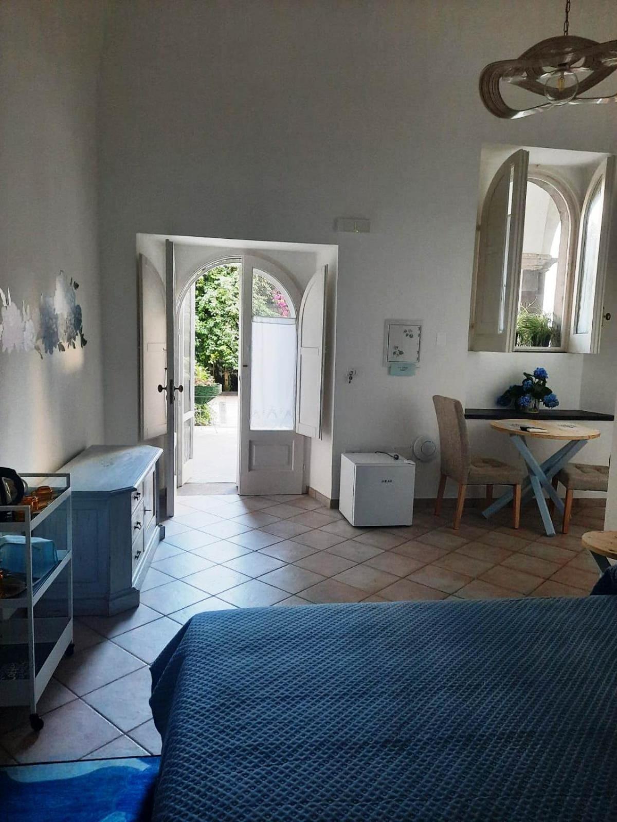 La Casa Delle Camelie Hotel Meta Bagian luar foto